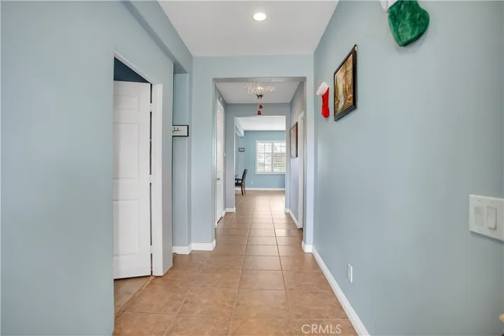 Entrance wide hall