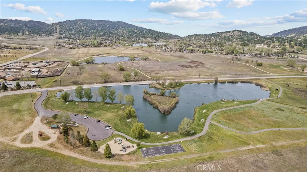 Community Golf Course /Lake