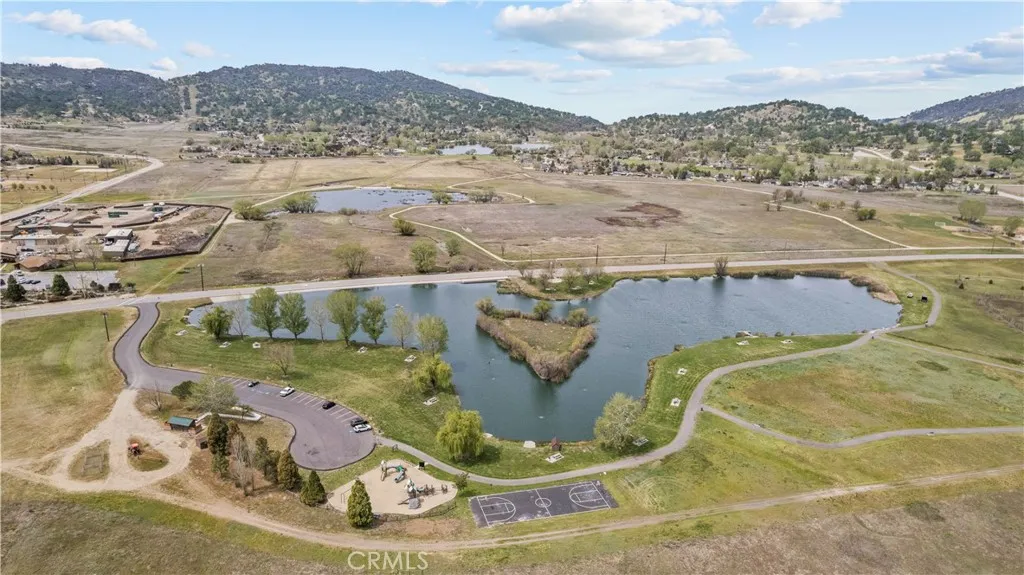 Community Golf Course /Lake
