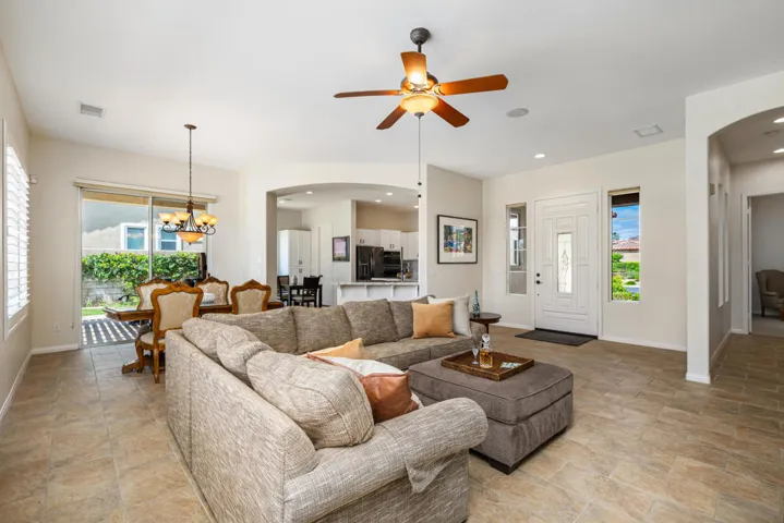 81819 Brittlebush L
