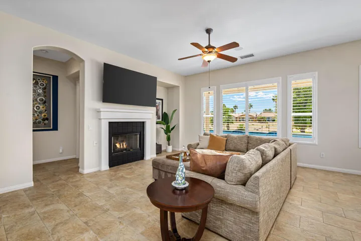81819 Brittlebush L