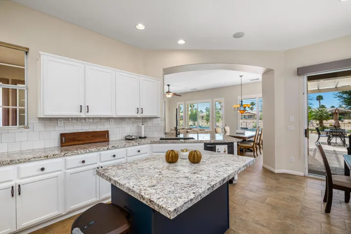 81819 Brittlebush L