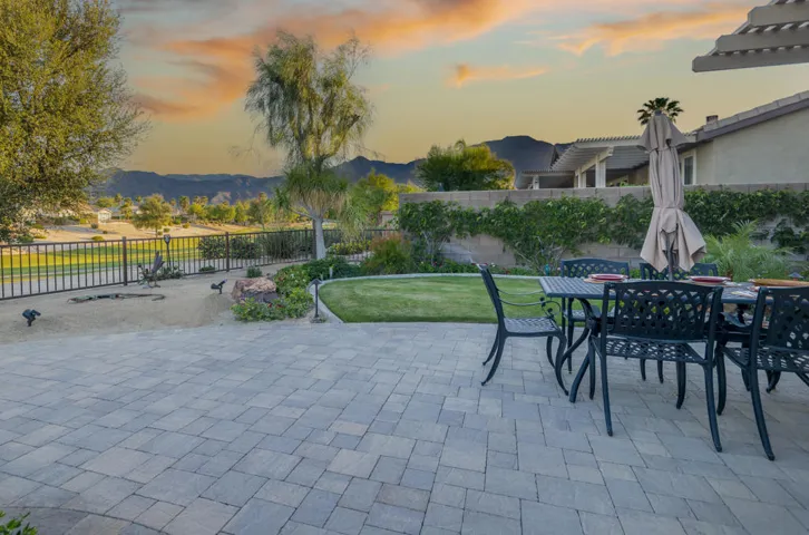 81819 Brittlebush L