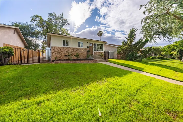 946 Cedar Street, Corona, California 92879