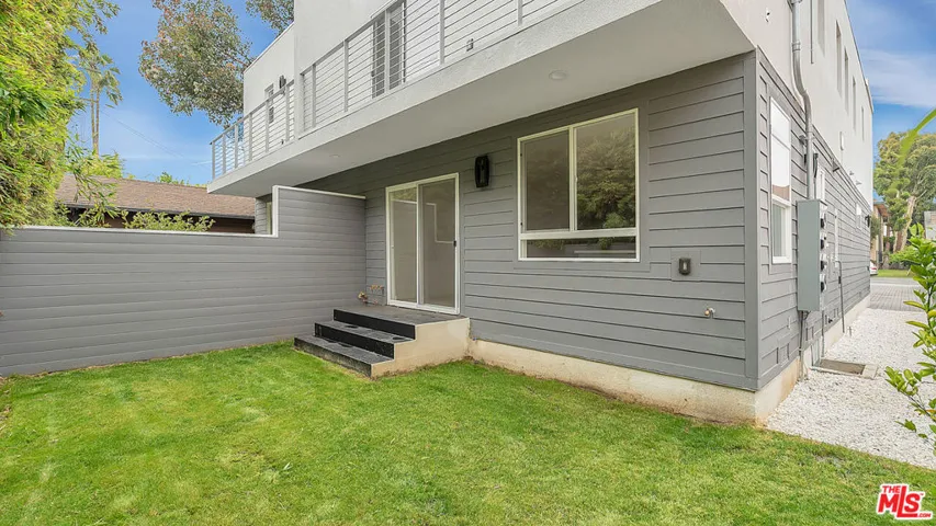 2211 6th Avenue 1/2, Los Angeles, California 90018