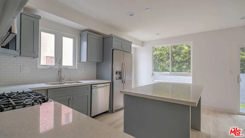 2211 6th Avenue 1/2, Los Angeles, California 90018