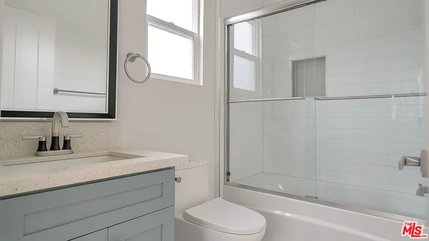 2211 6th Avenue 1/2, Los Angeles, California 90018