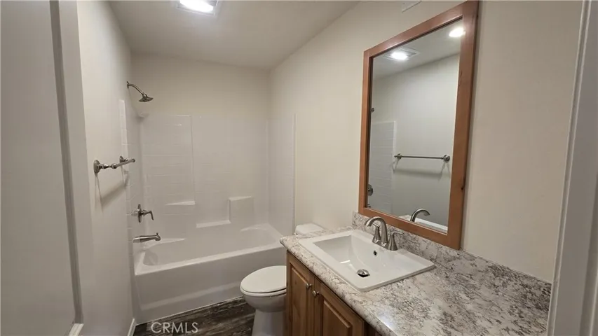 Full Tub/Shower in Guest Bath