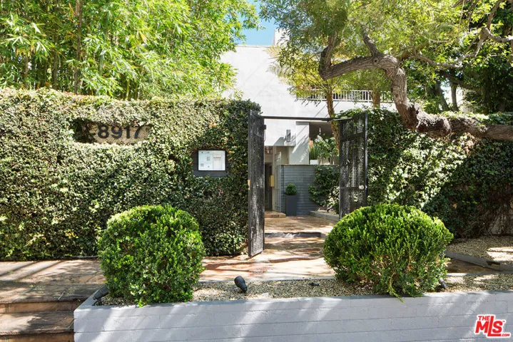 8911 Cynthia Street 10, West Hollywood, California 90069