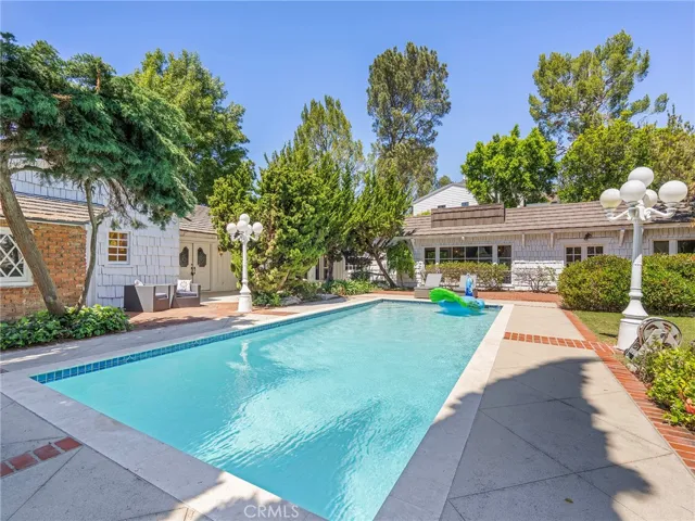 19 Strawberry Lane, Rolling Hills Estates, California 90274