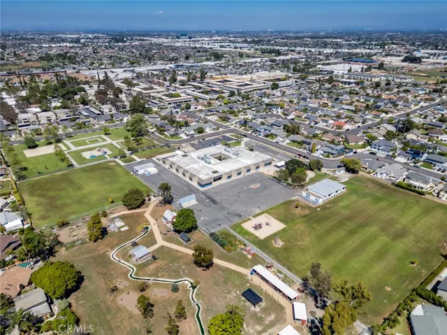 Golden View Elementary School is a 2 minute walk away!
