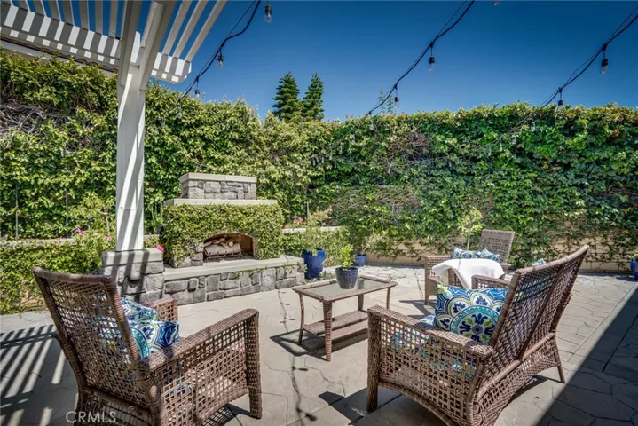 Outdoor yard w/fireplace + patio cover!