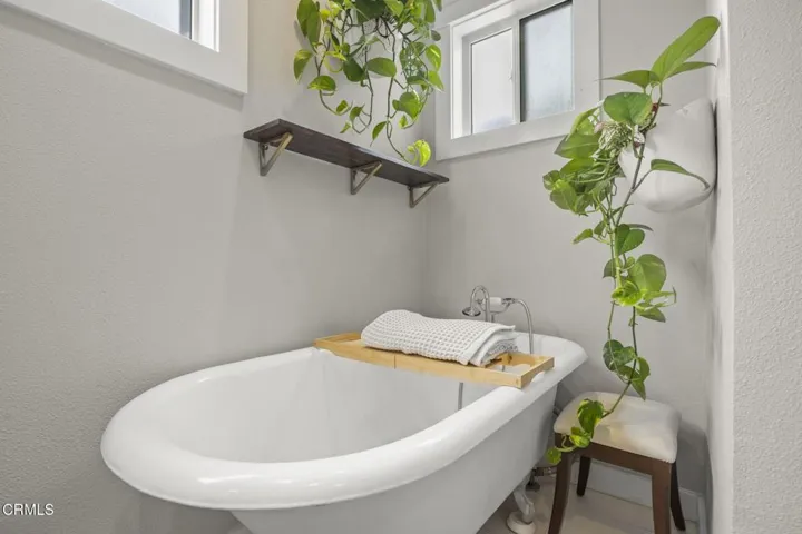 42-web-or-mls-SeaoroStudios-630Redwood04