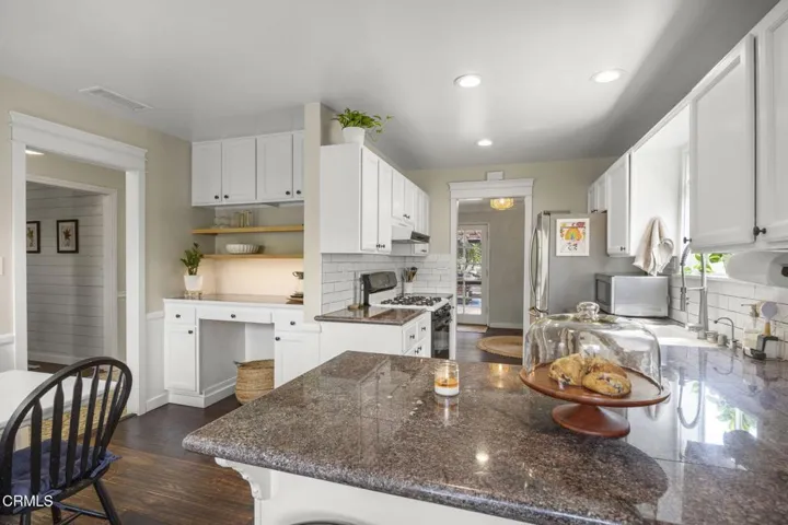 30-web-or-mls-SeaoroStudios-630Redwood08