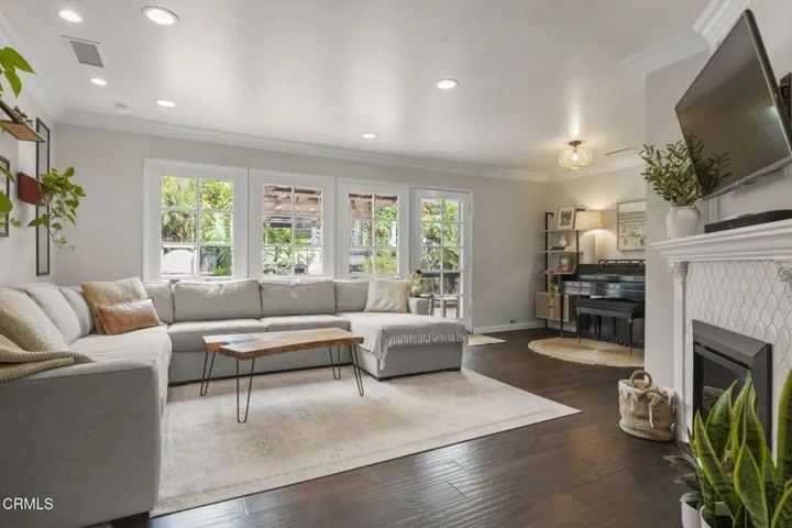 21-web-or-mls-SeaoroStudios-630Redwood00