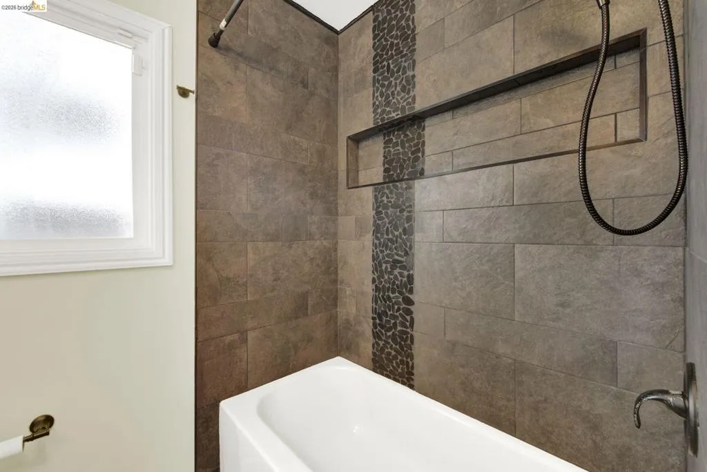 Bathroom with shower / bathtub combination
