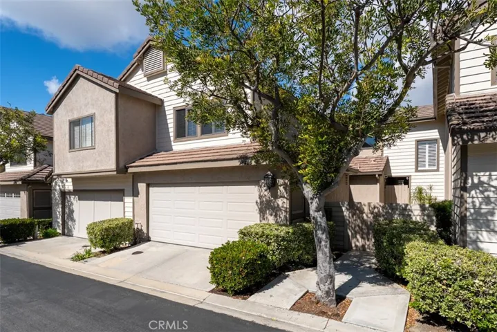 Private entrance at this move in ready SFR with 2 car garage.
