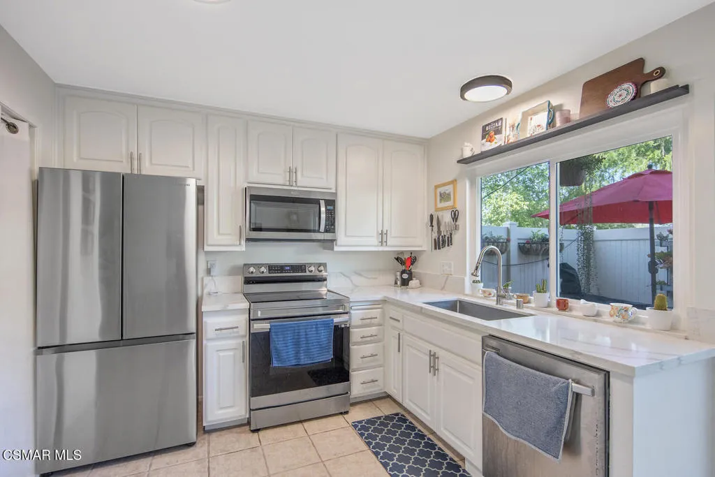 2647 La Paloma Cir Thousand-large-015-01