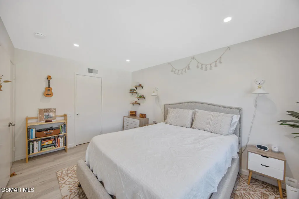 2647 La Paloma Cir Thousand-large-024-03