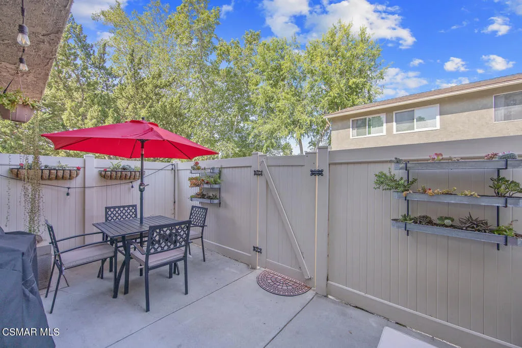 2647 La Paloma Cir Thousand-large-017-02
