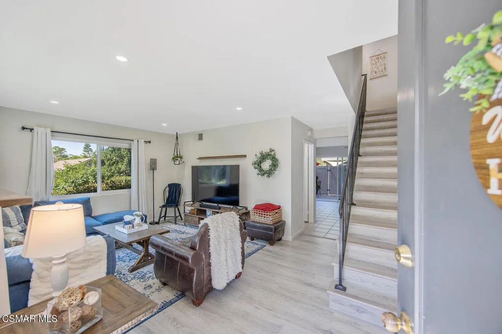 2647 La Paloma Cir Thousand-large-004-00