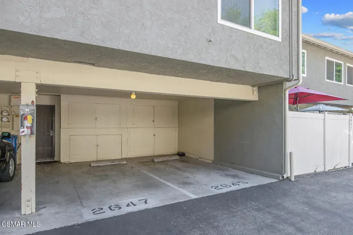 2647 La Paloma Cir Thousand-large-020-02