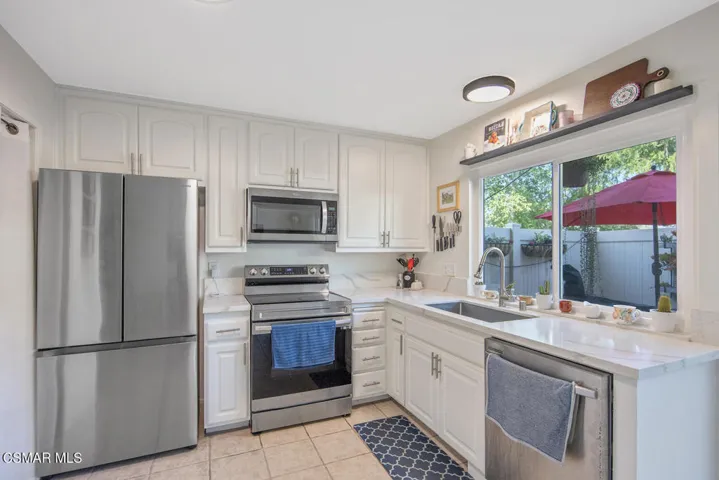 2647 La Paloma Cir Thousand-large-015-01