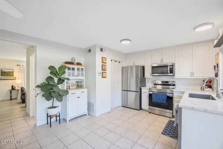 2647 La Paloma Cir Thousand-large-014-02