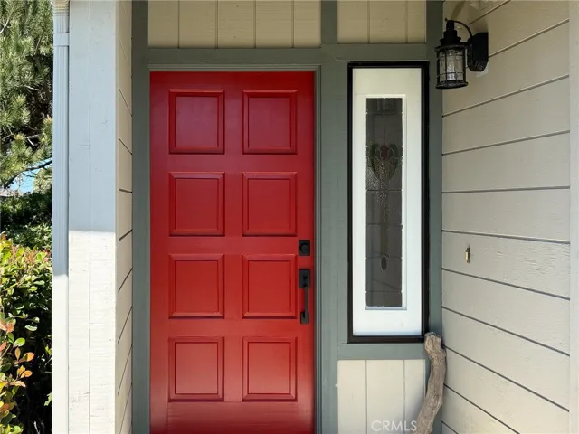 This San Simeon condo is move-in ready.