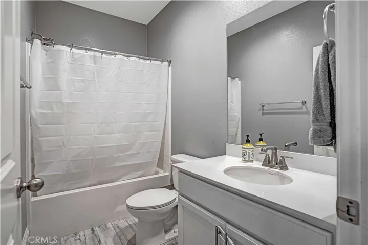 Guest Bathroom 2