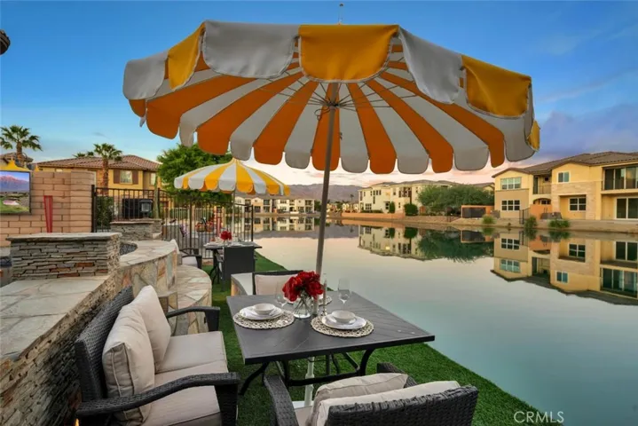 lake front dining