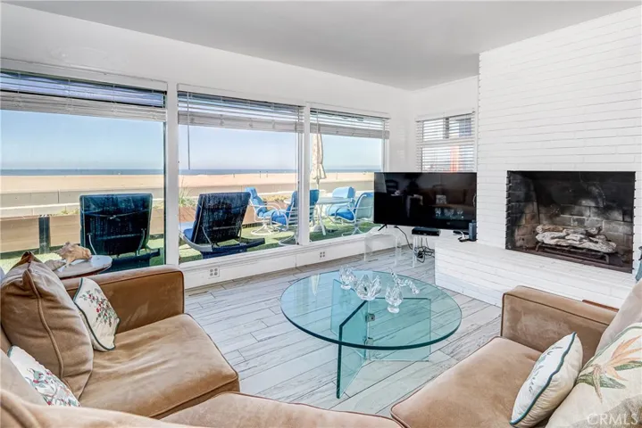 Has a fireplace too!