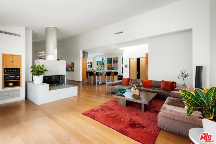 817 Enchanted Way, Pacific Palisades, California 90272