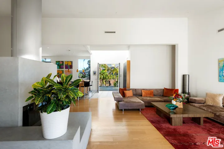817 Enchanted Way, Pacific Palisades, California 90272