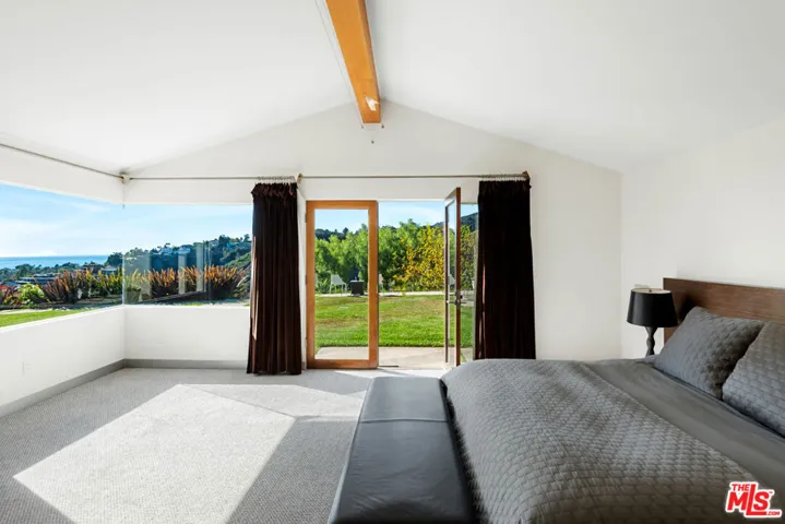 817 Enchanted Way, Pacific Palisades, California 90272