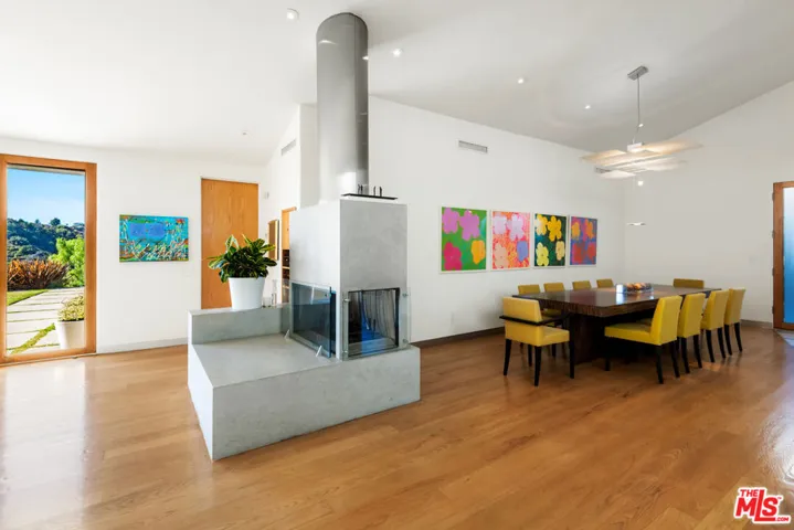 817 Enchanted Way, Pacific Palisades, California 90272