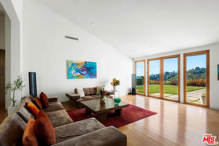 817 Enchanted Way, Pacific Palisades, California 90272