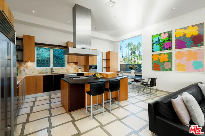 817 Enchanted Way, Pacific Palisades, California 90272