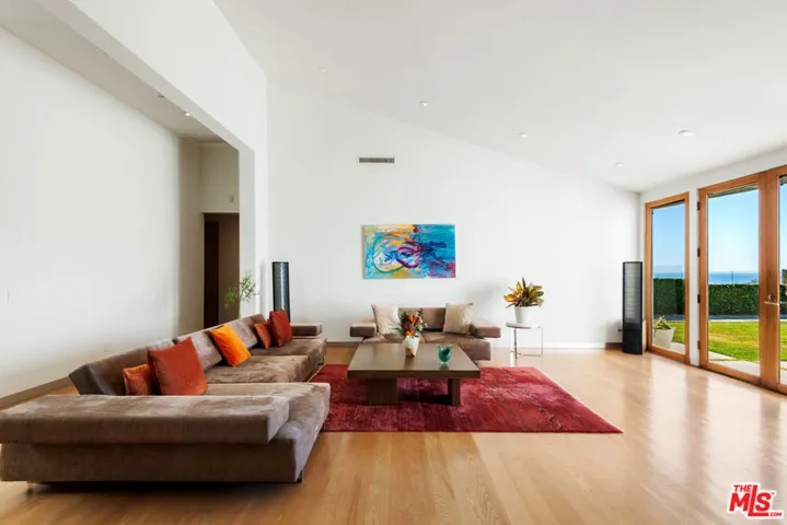 817 Enchanted Way, Pacific Palisades, California 90272