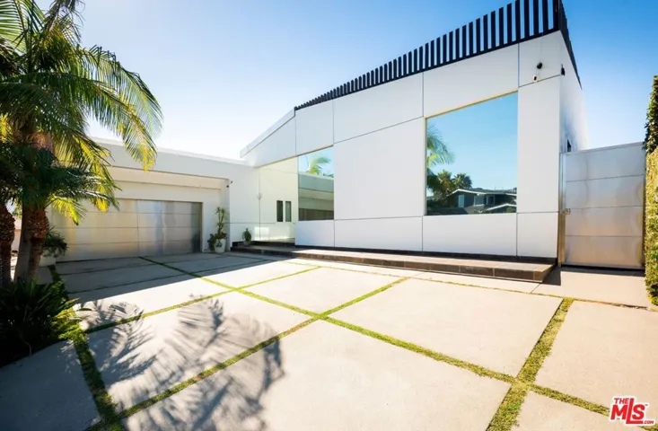 817 Enchanted Way, Pacific Palisades, California 90272