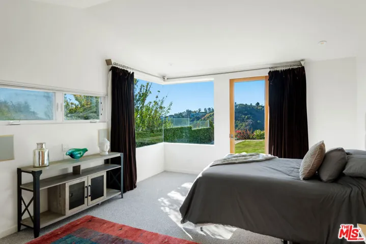 817 Enchanted Way, Pacific Palisades, California 90272