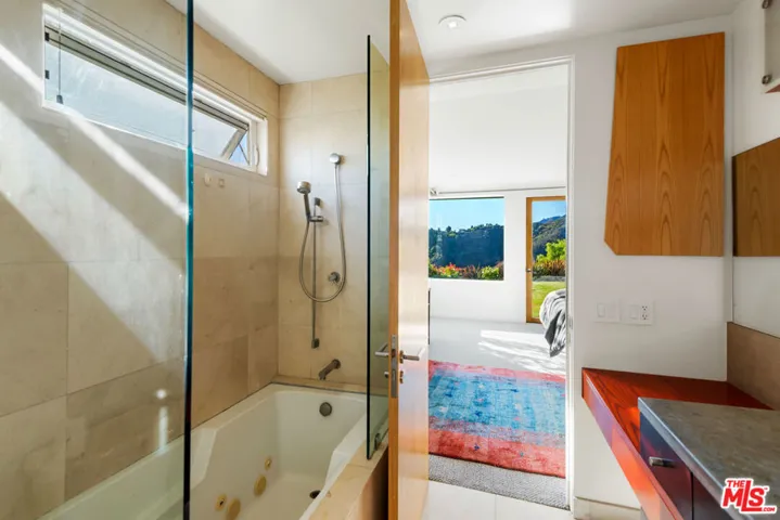 817 Enchanted Way, Pacific Palisades, California 90272