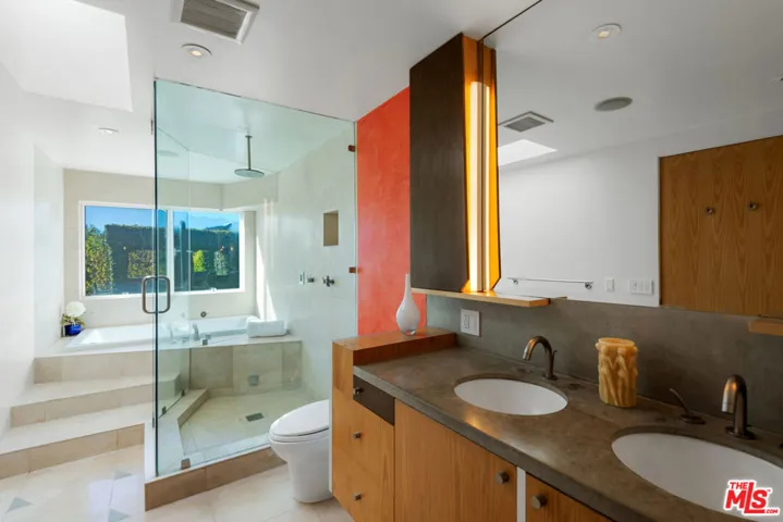 817 Enchanted Way, Pacific Palisades, California 90272