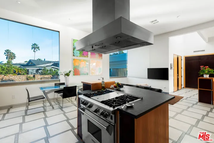 817 Enchanted Way, Pacific Palisades, California 90272