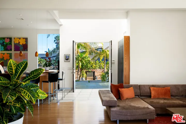 817 Enchanted Way, Pacific Palisades, California 90272