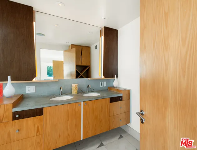 817 Enchanted Way, Pacific Palisades, California 90272