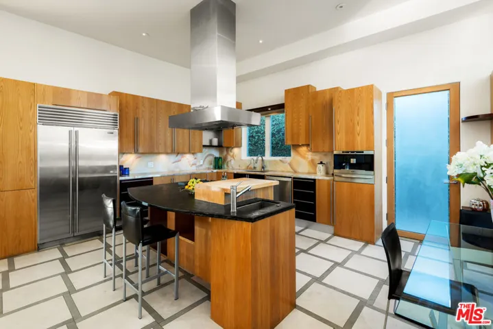 817 Enchanted Way, Pacific Palisades, California 90272