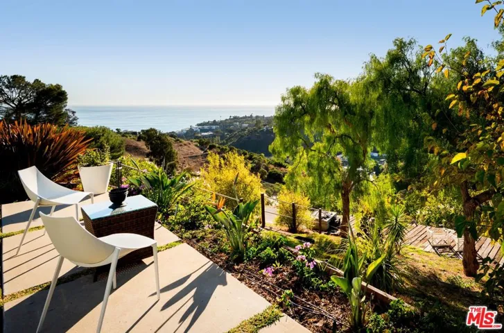 817 Enchanted Way, Pacific Palisades, California 90272