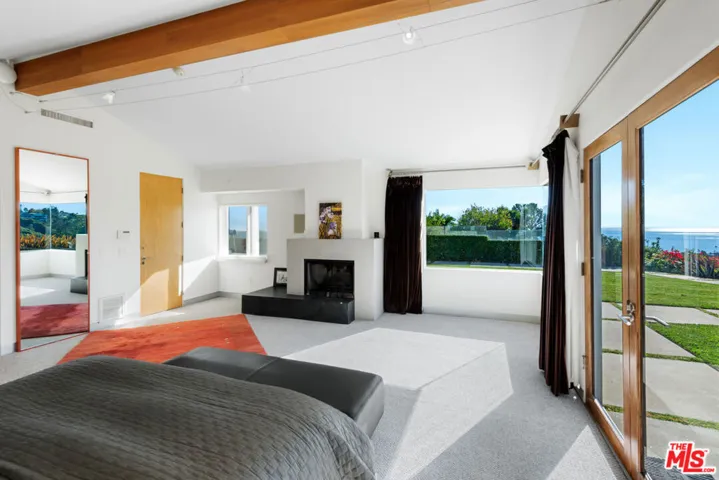 817 Enchanted Way, Pacific Palisades, California 90272