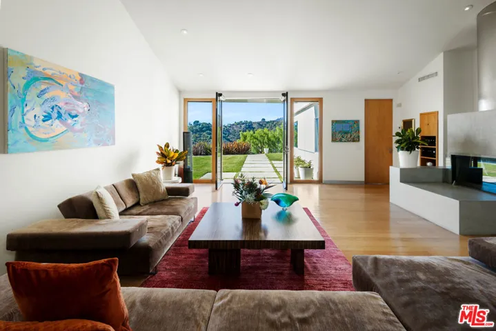 817 Enchanted Way, Pacific Palisades, California 90272